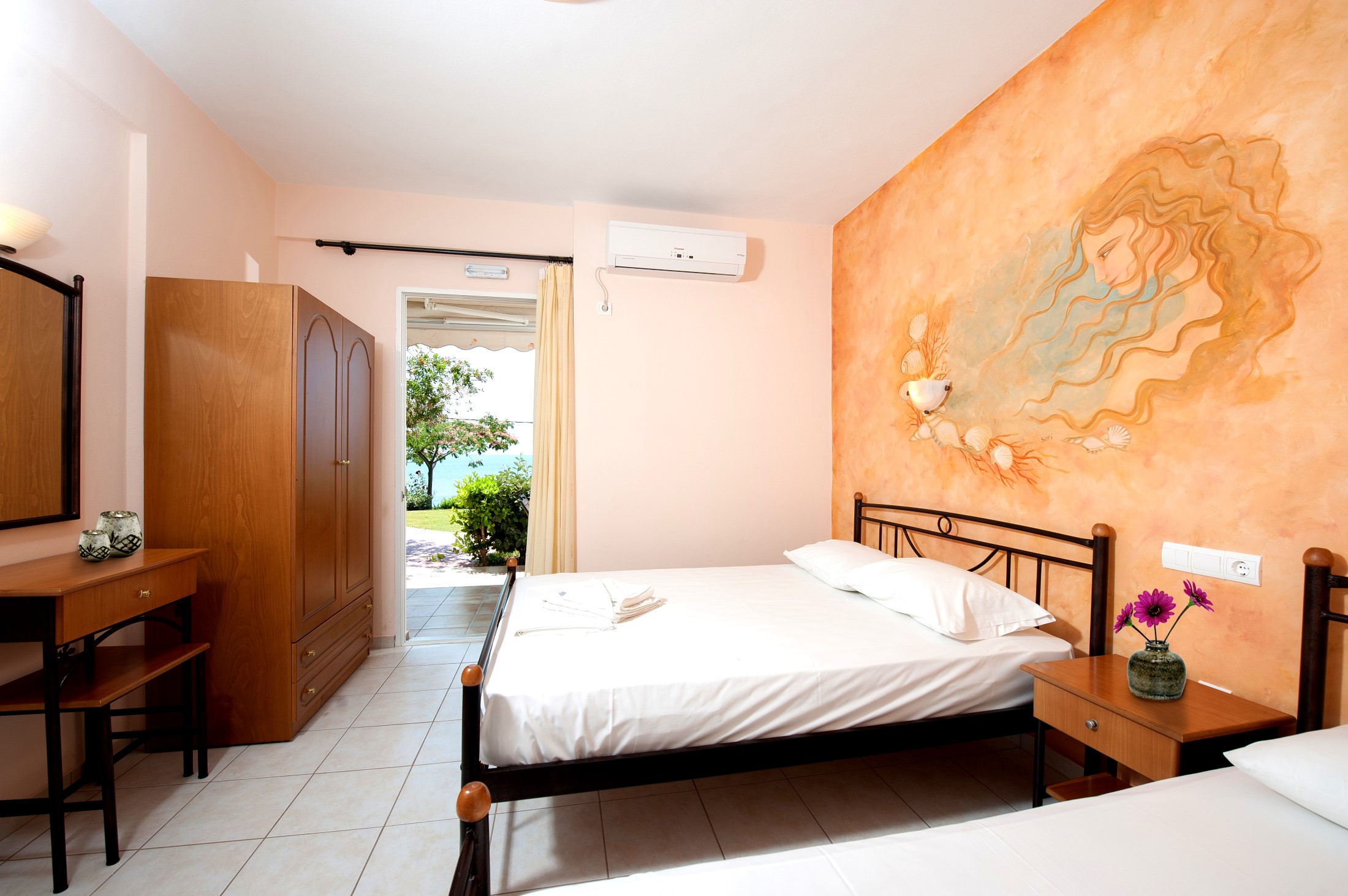 Effies House Aidipsos