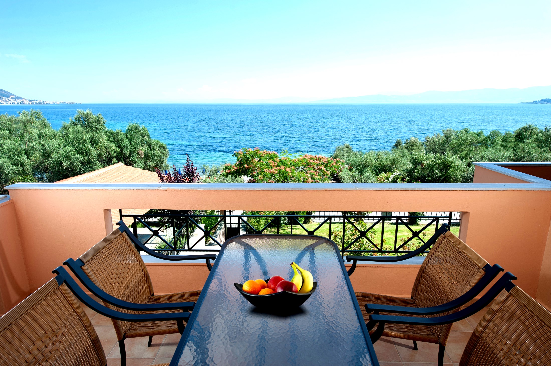 Effies House Aidipsos 06