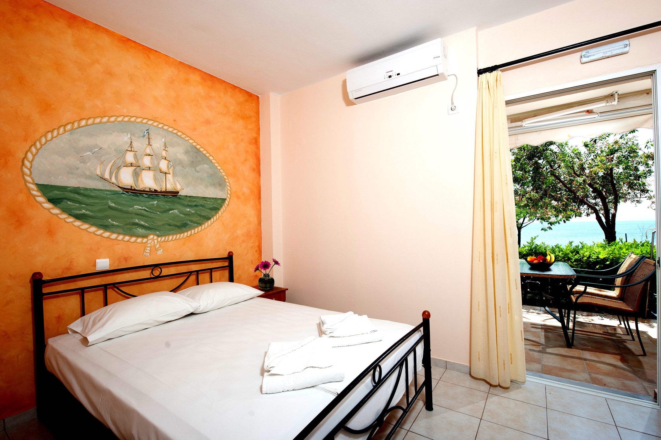 Effies House Aidipsos 22